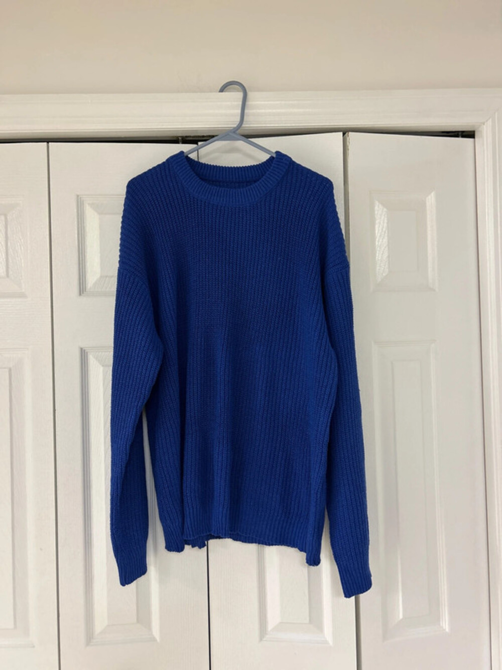 Men’s large knit, cobalt blue sweater size L